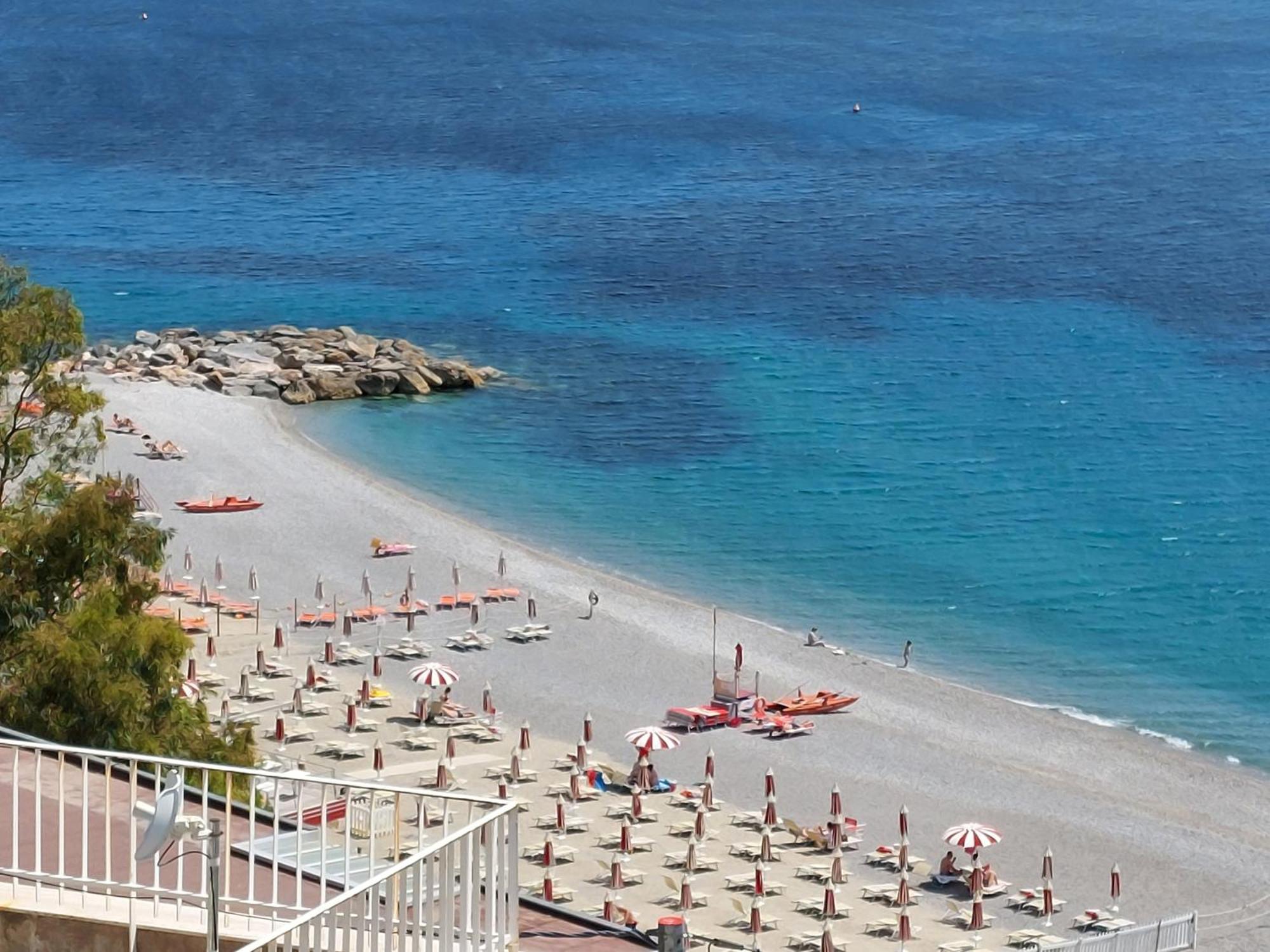 Una Finestra Sul Mare Home 1 Берджеджи Экстерьер фото